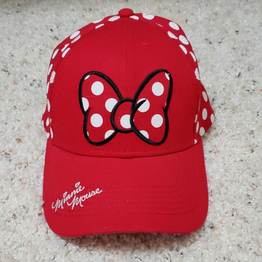 Minnie mouse hat!